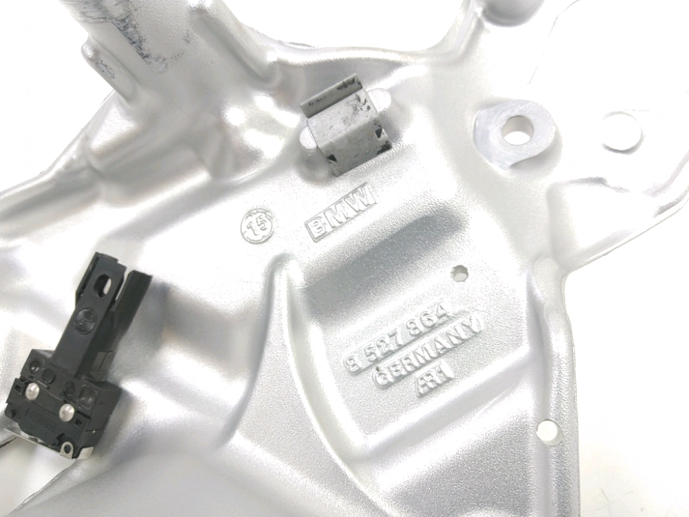 PLATINE AVANT DROITE