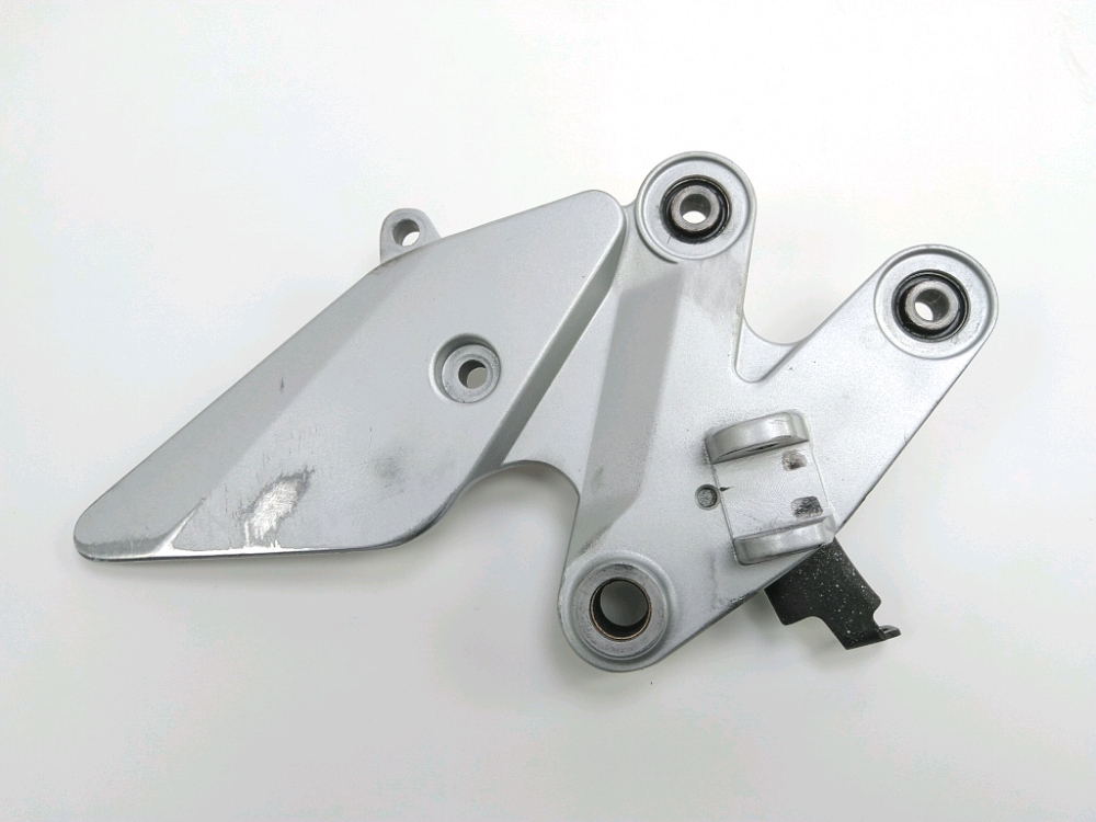 PLATINE AVANT DROITE