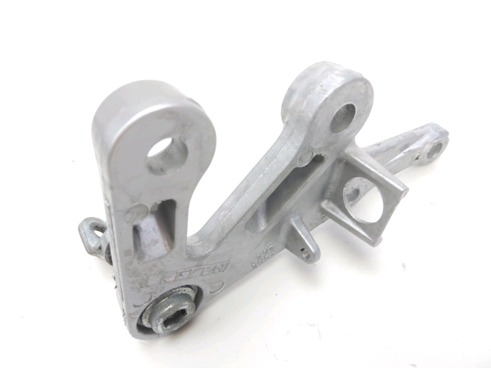 PLATINE AVANT DROITE