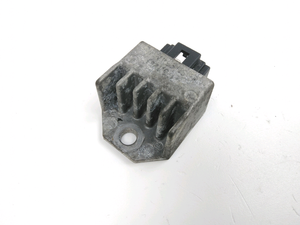 REGULATEUR DE TENSION