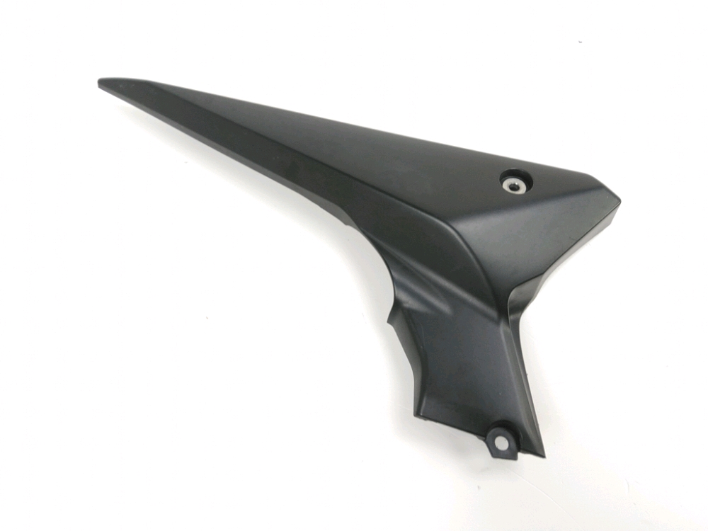 CACHE LATERAL DROIT