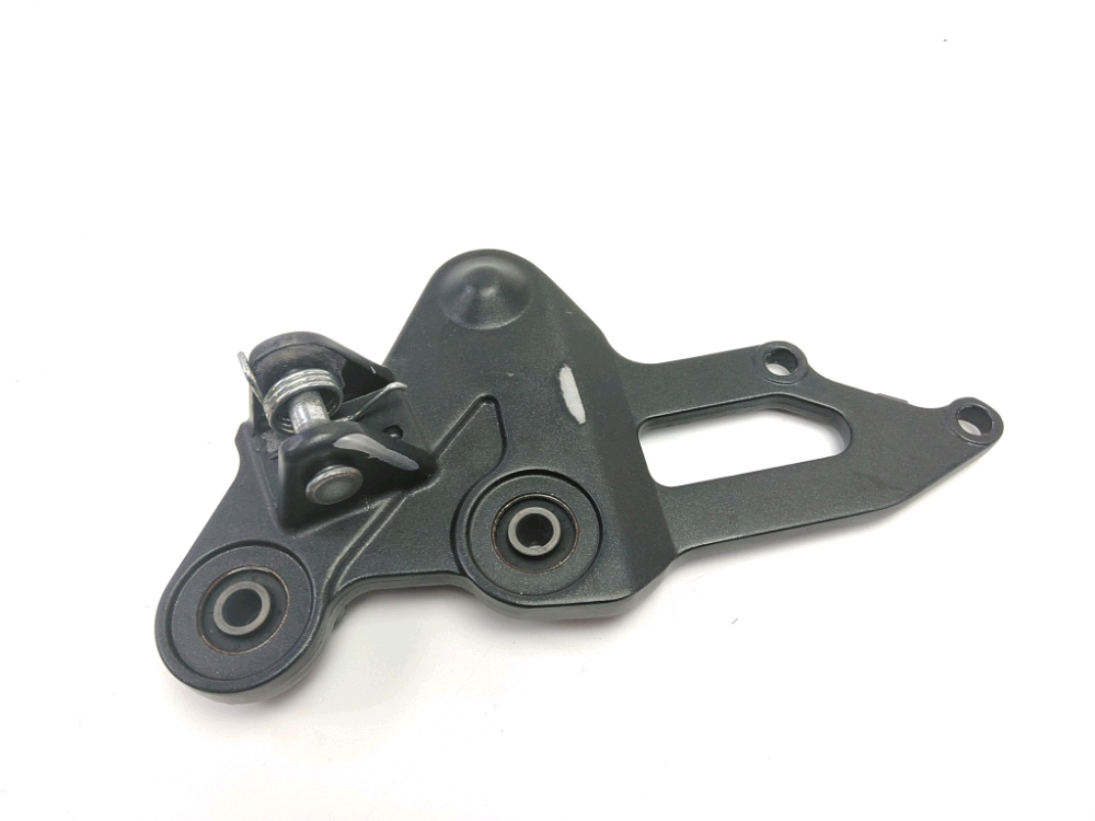 PLATINE AVANT DROITE