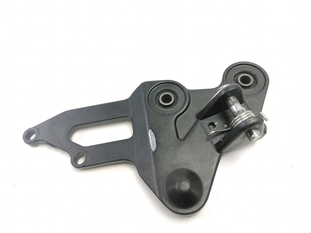 PLATINE AVANT DROITE