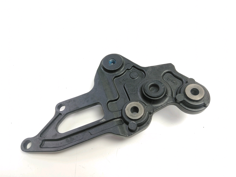 PLATINE AVANT DROITE