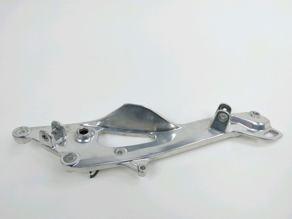 PLATINE AVANT DROITE