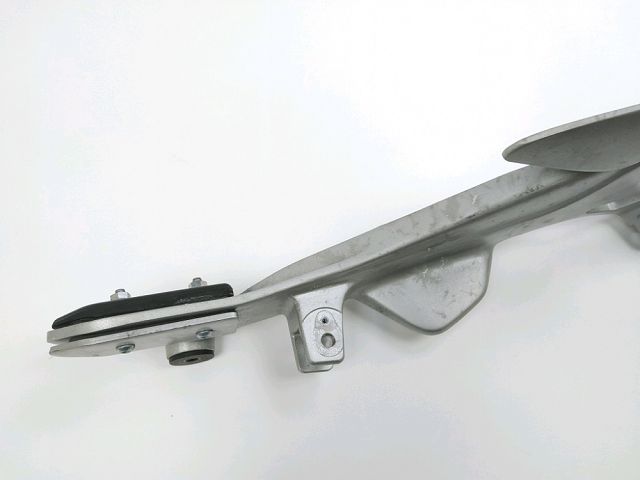 PLATINE AVANT DROITE