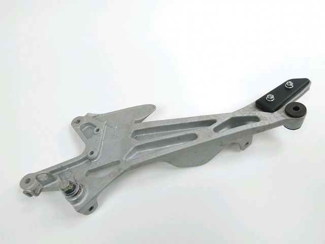 PLATINE AVANT DROITE