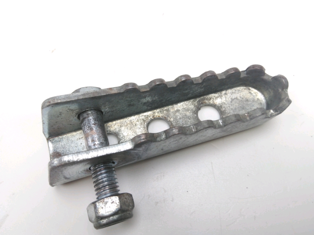 Repose pieds arriere droit