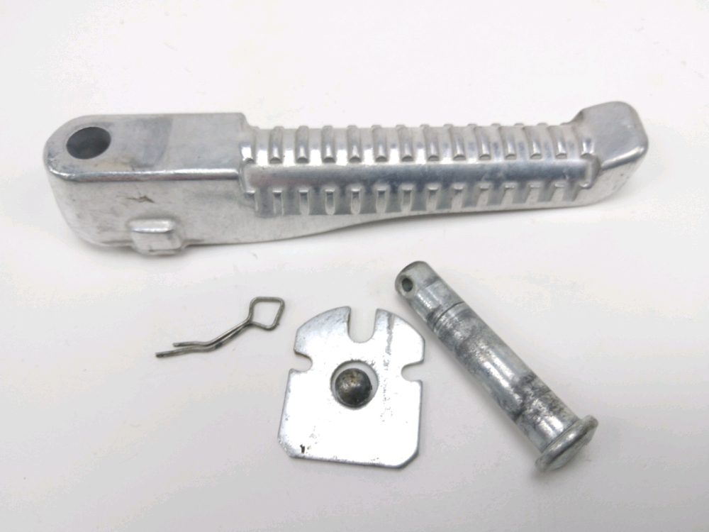 Repose pieds arriere droit