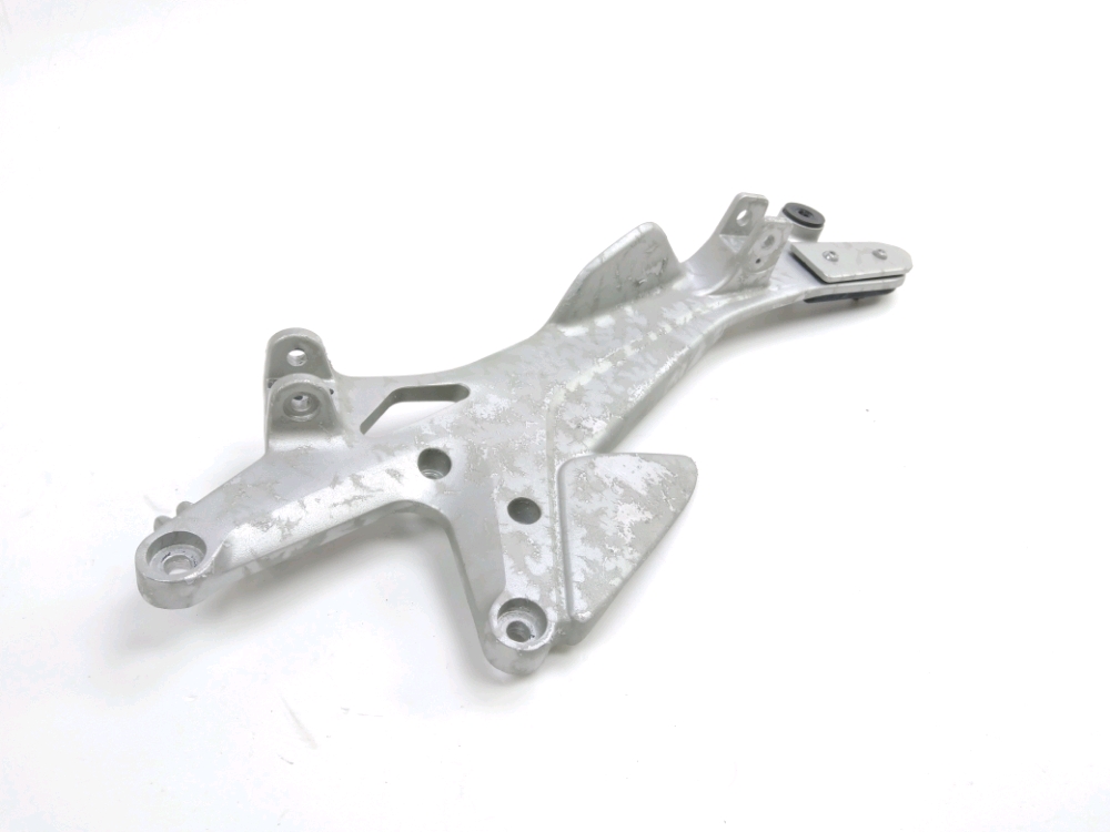 Platine avant droite