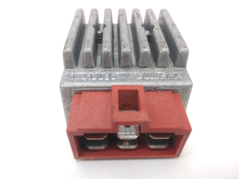 REGULATEUR DE TENSION