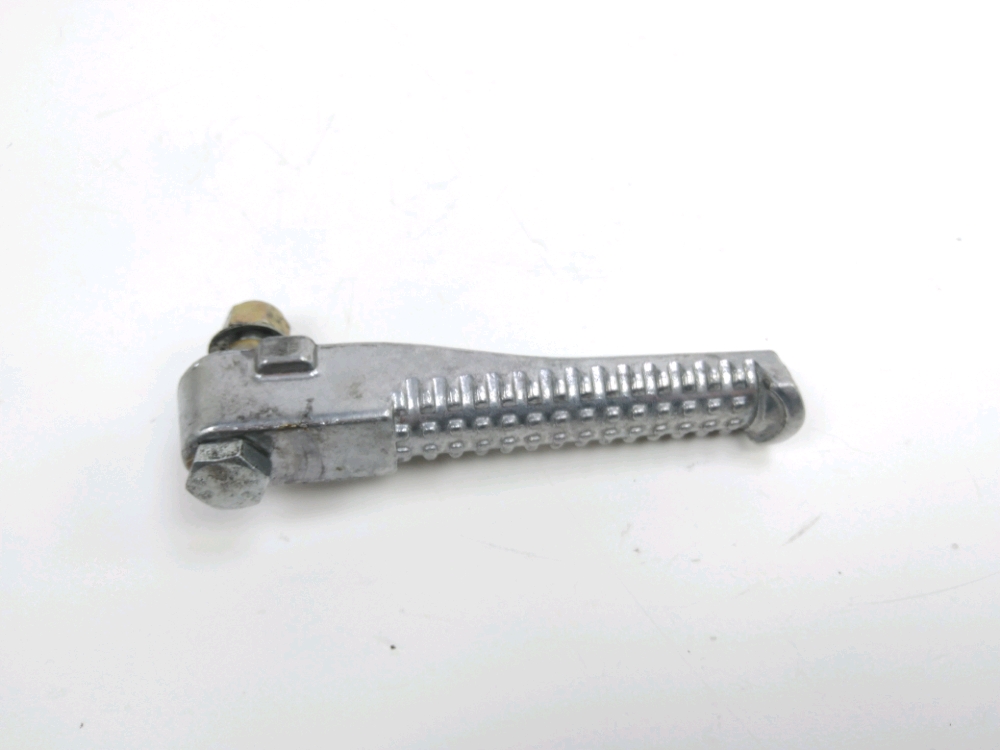 Repose pieds arriere droit