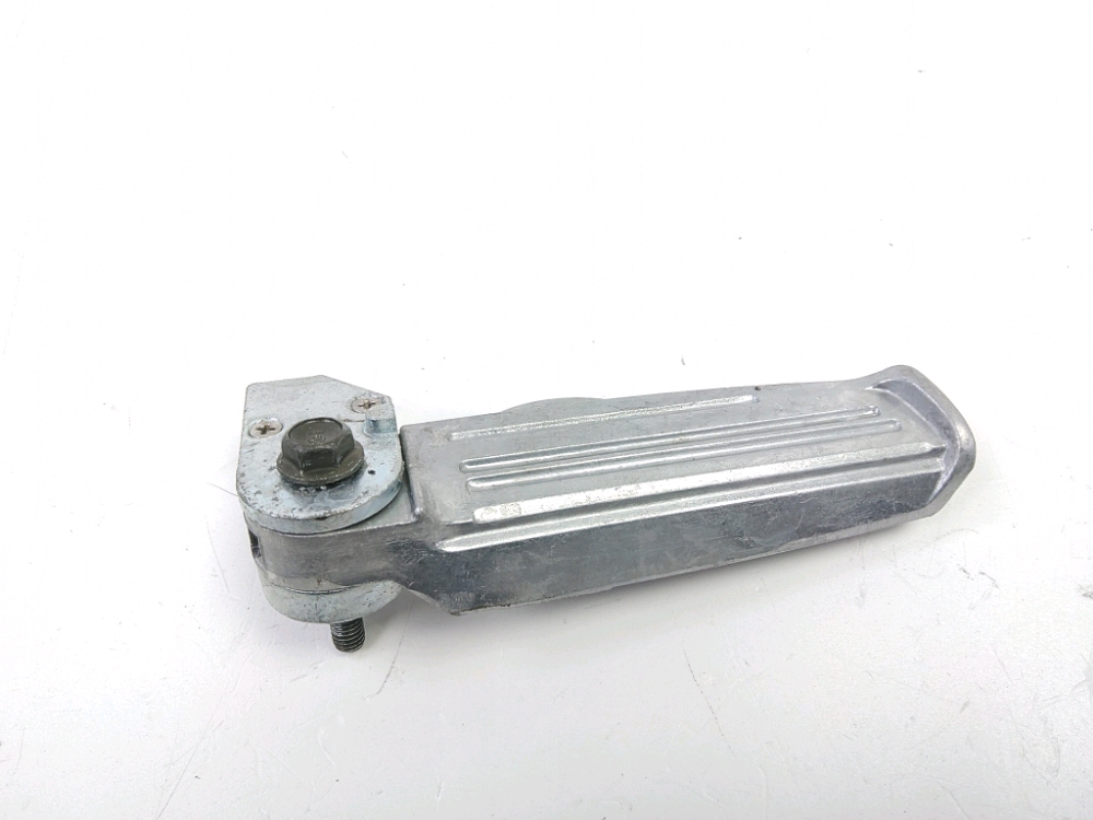 Repose pieds arriere droit