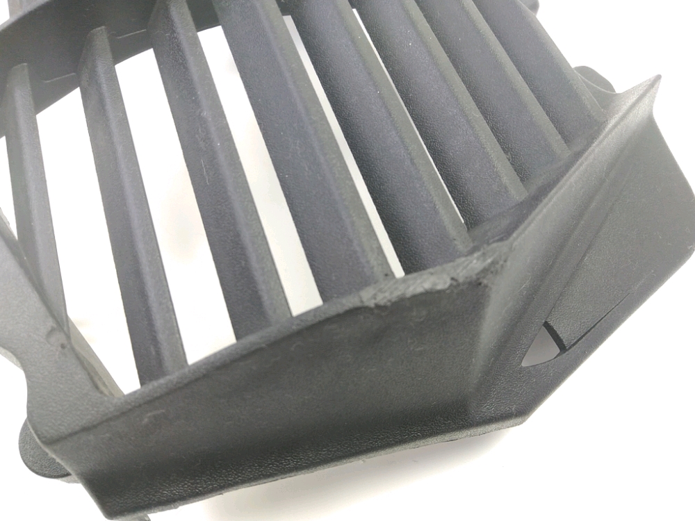 GRILLE DE RADIATEUR