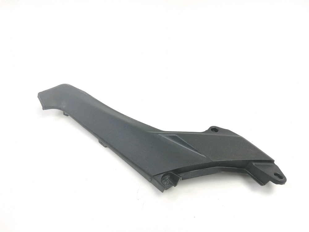 CACHE LATERAL DROIT