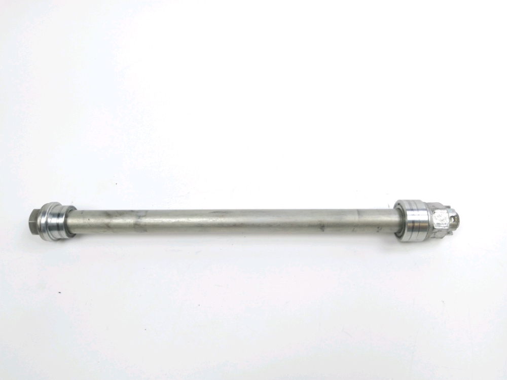 AXE DE ROUE ARRIERE