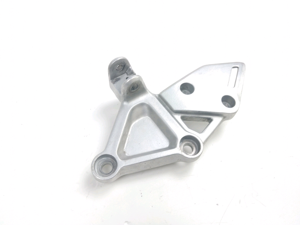 PLATINE AVANT DROITE