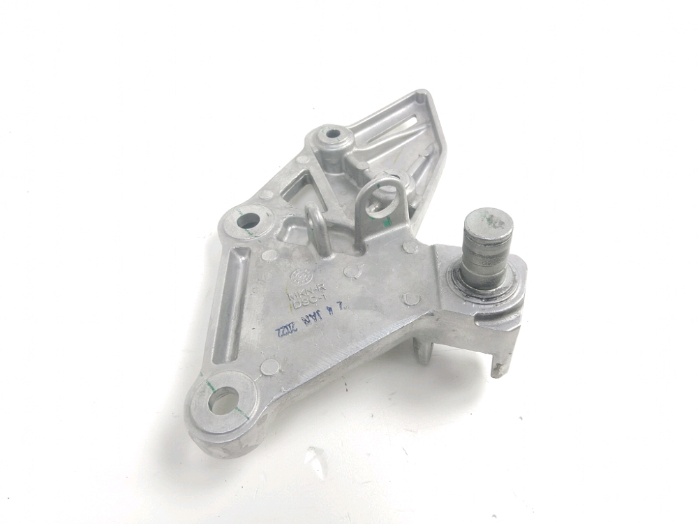 PLATINE AVANT DROITE