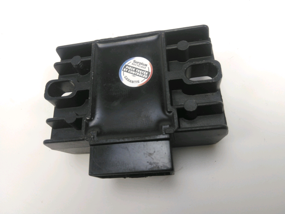 REGULATEUR DE TENSION