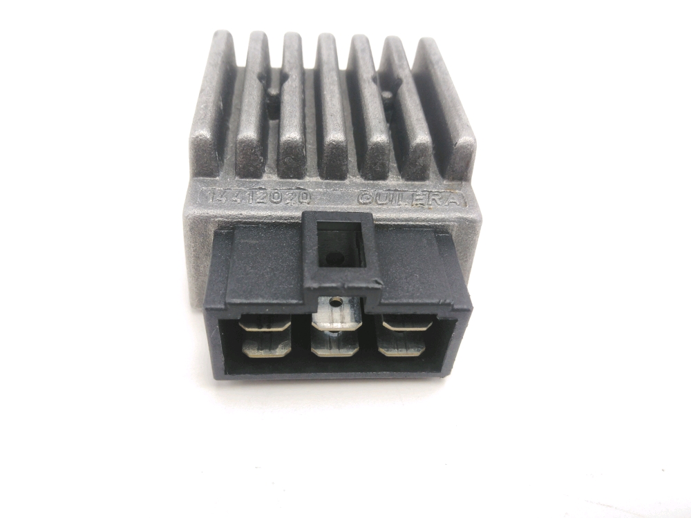 REGULATEUR DE TENSION