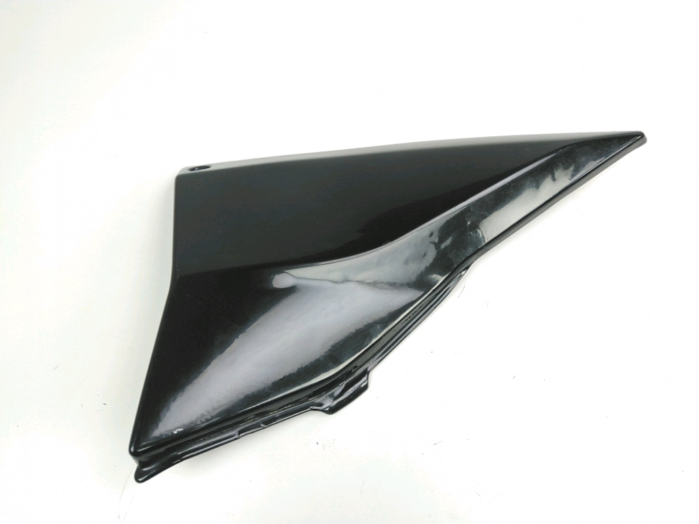 CACHE LATERAL DROIT