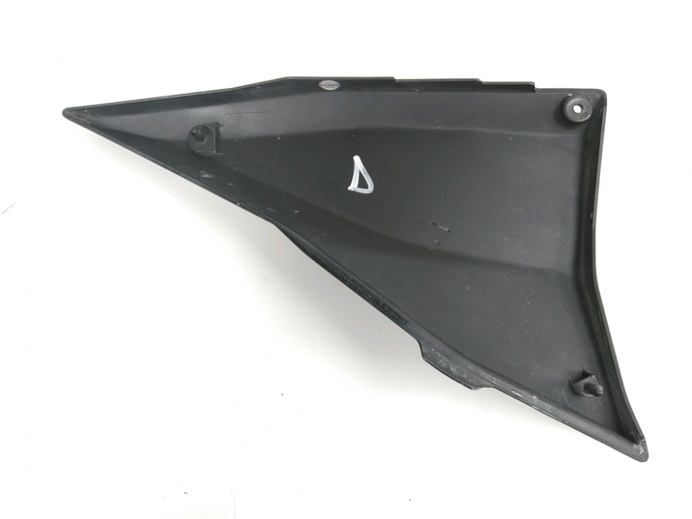 CACHE LATERAL DROIT