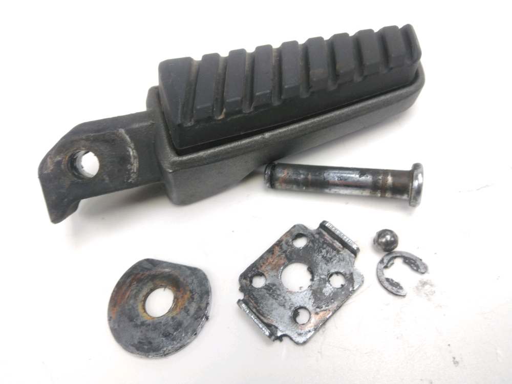 Repose pieds arriere gauche