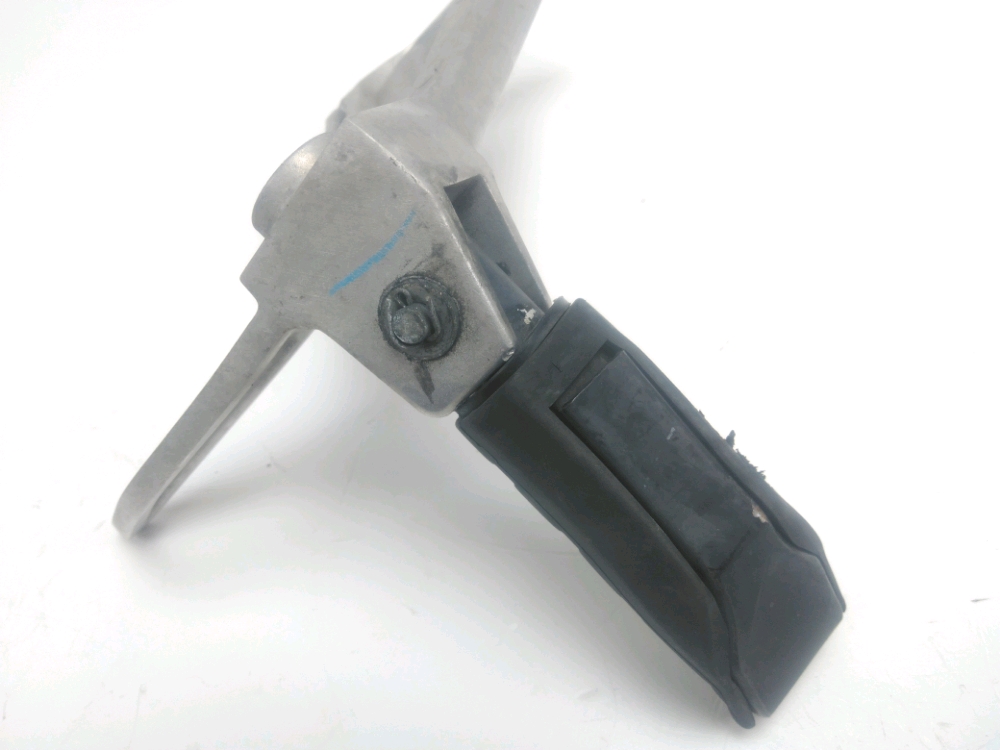 PLATINE ET REPOSE PIEDS ARRIERE GAUCHE