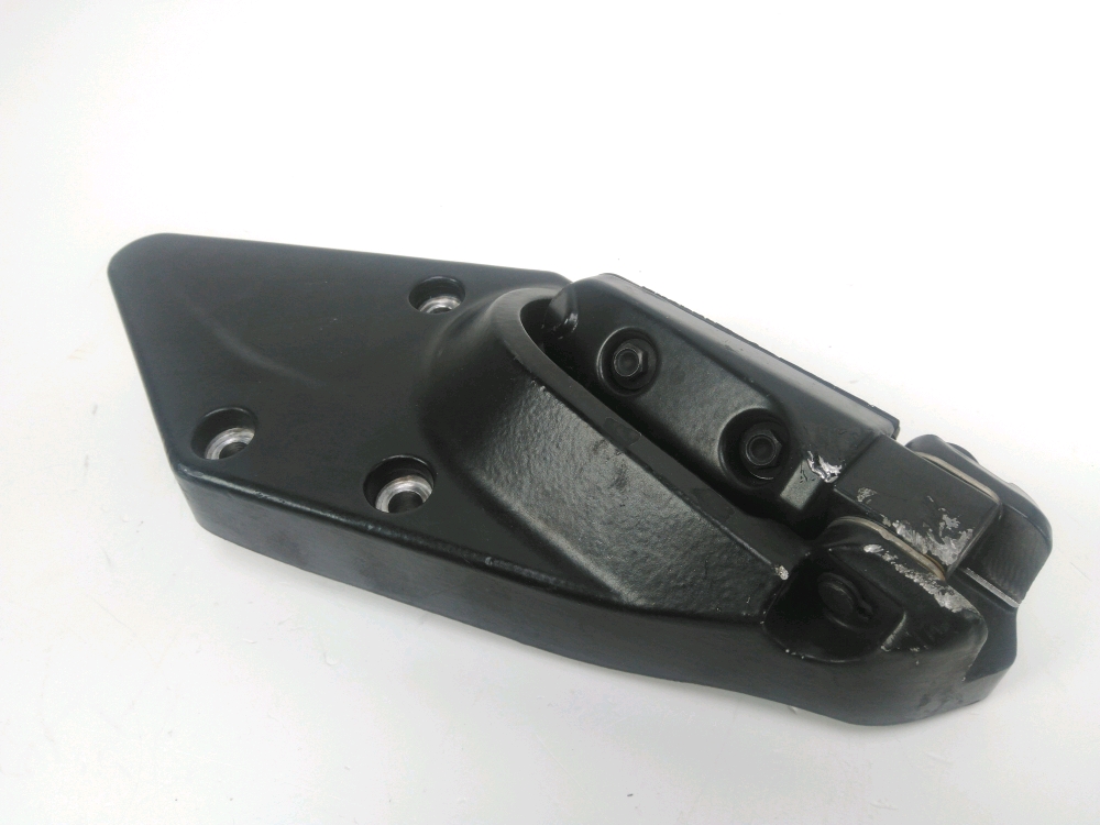 Platine et repose pieds arriere droit