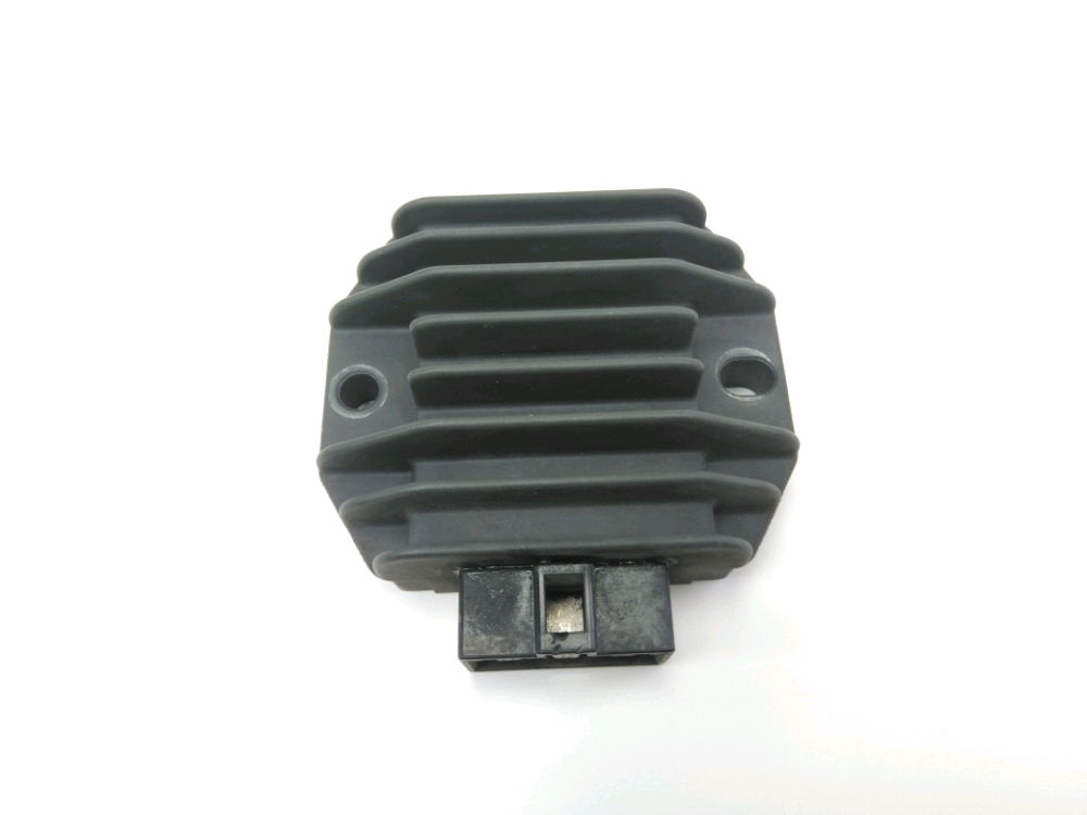 REGULATEUR DE TENSION