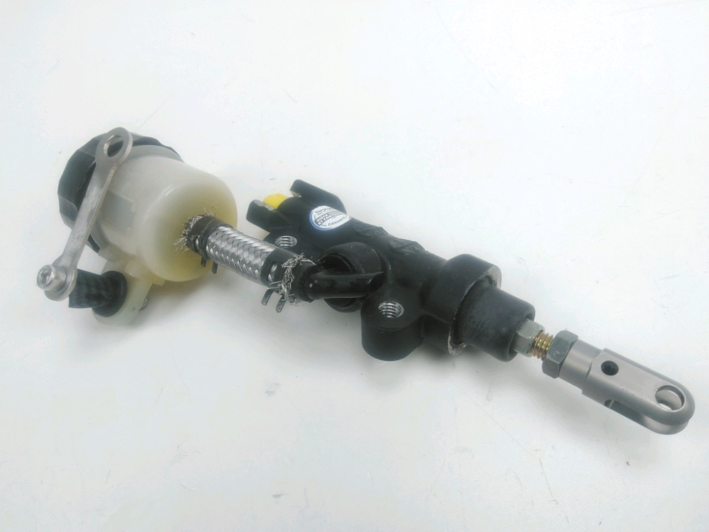 MAITRE CYLINDRE FREIN AR COMPLET