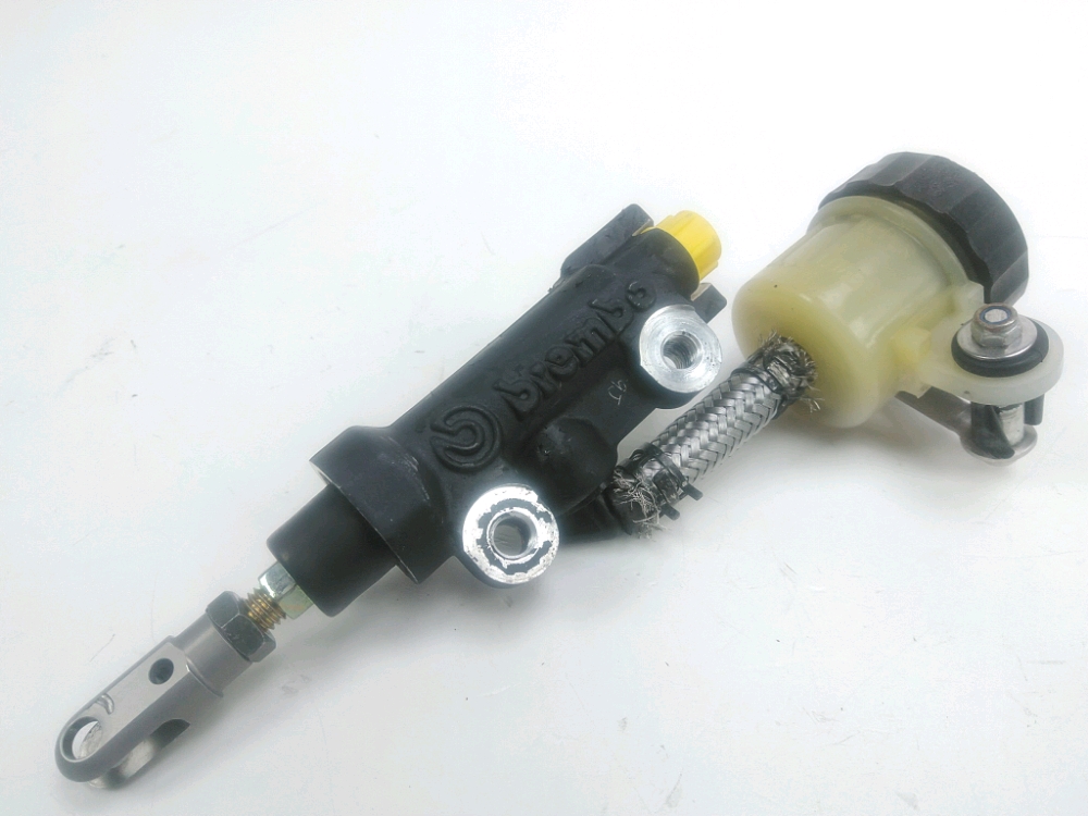 MAITRE CYLINDRE FREIN AR COMPLET