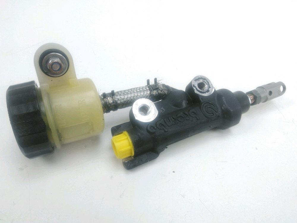 MAITRE CYLINDRE FREIN AR COMPLET