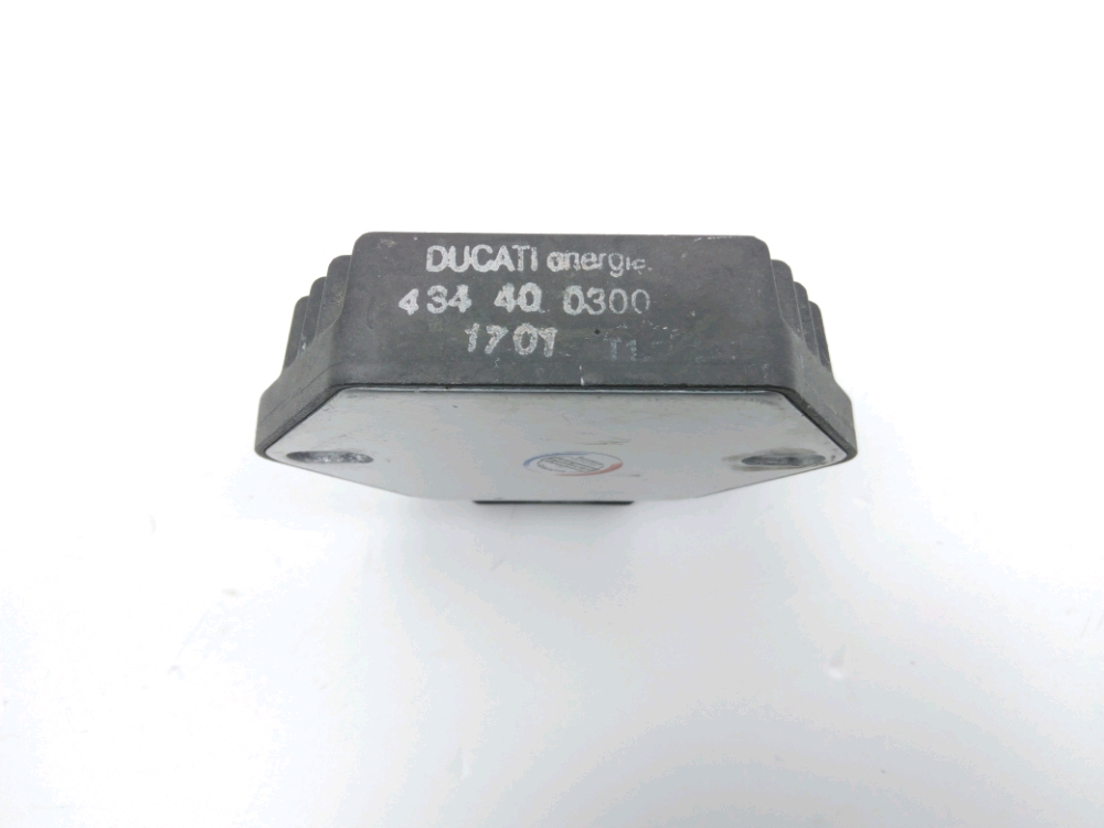 REGULATEUR DE TENSION