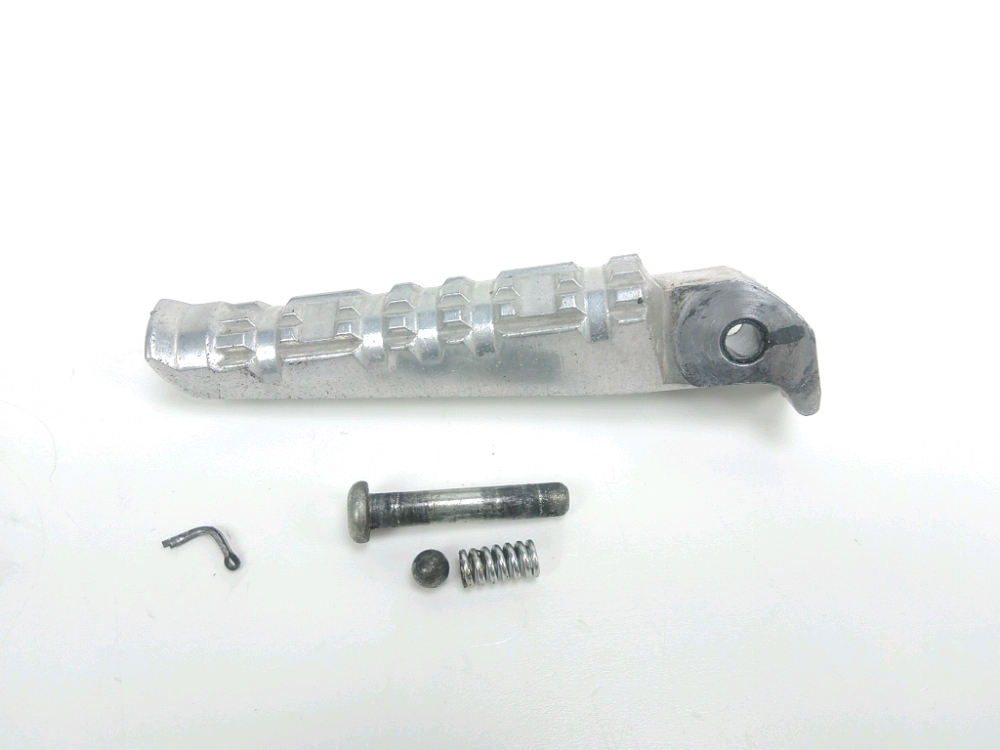 Repose pieds arriere droit