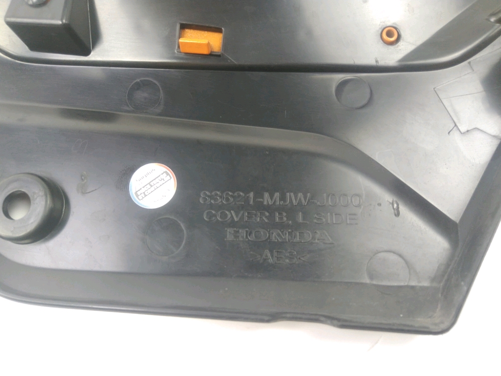 CACHE LATERAL GAUCHE