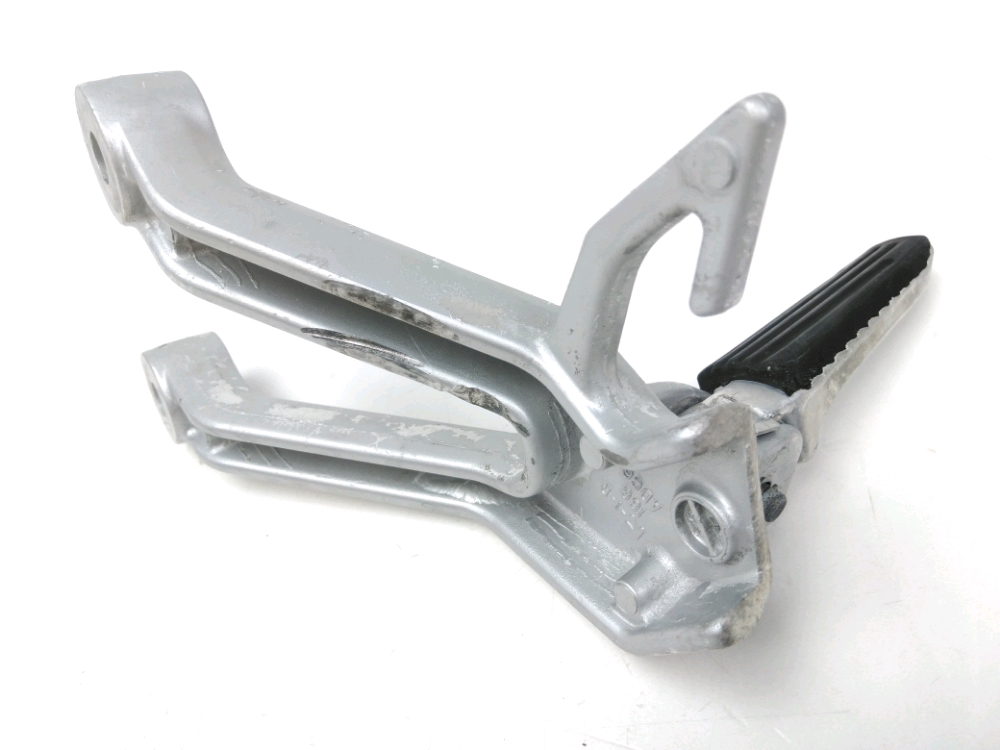 PLATINE ET REPOSE PIEDS ARRIERE DROIT