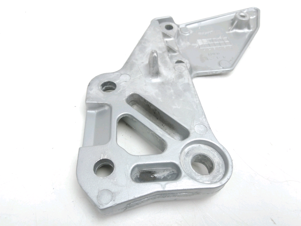 PLATINE AVANT DROITE