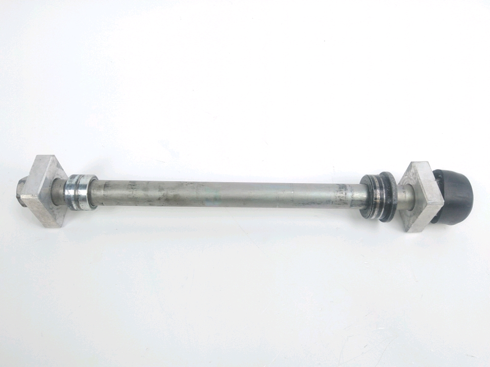 AXE DE ROUE ARRIERE