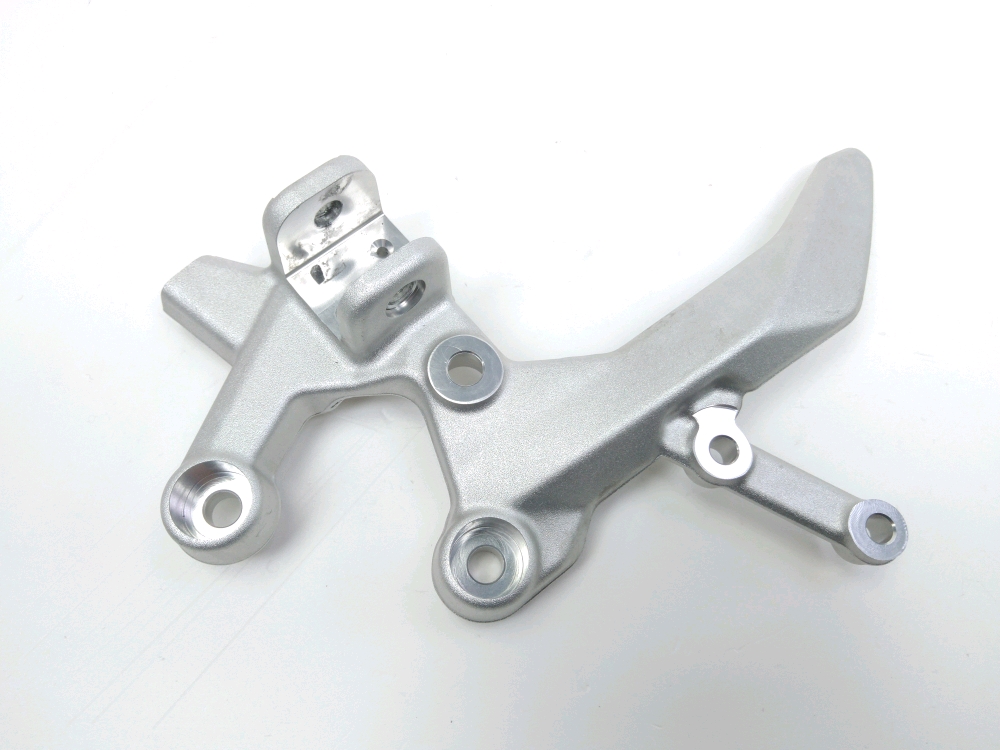 Platine avant droite