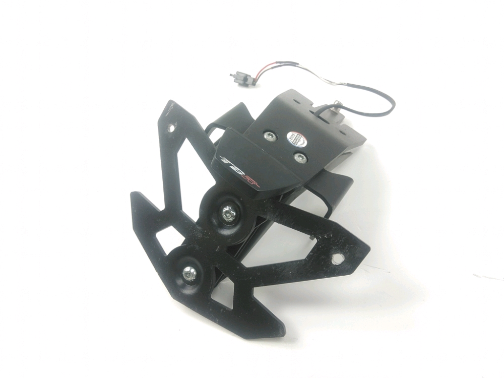 SUPPORT DE PLAQUE ET ECLAIRAGE