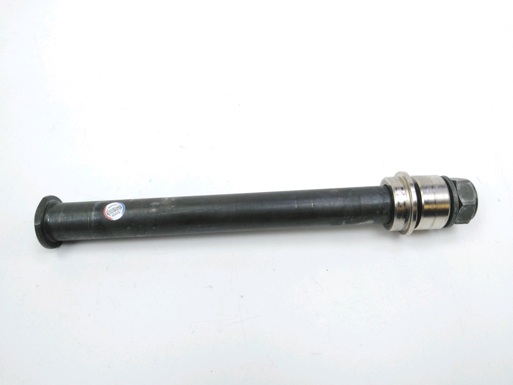 AXE DE ROUE ARRIERE