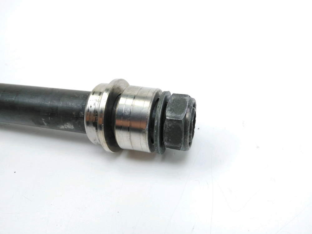AXE DE ROUE ARRIERE