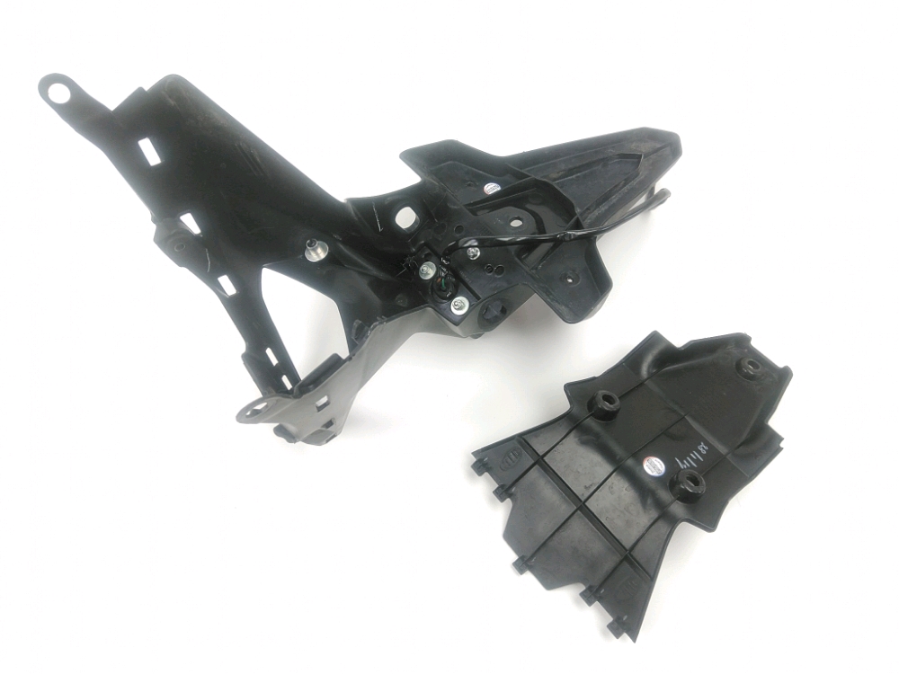 SUPPORT DE PLAQUE ET ECLAIRAGE