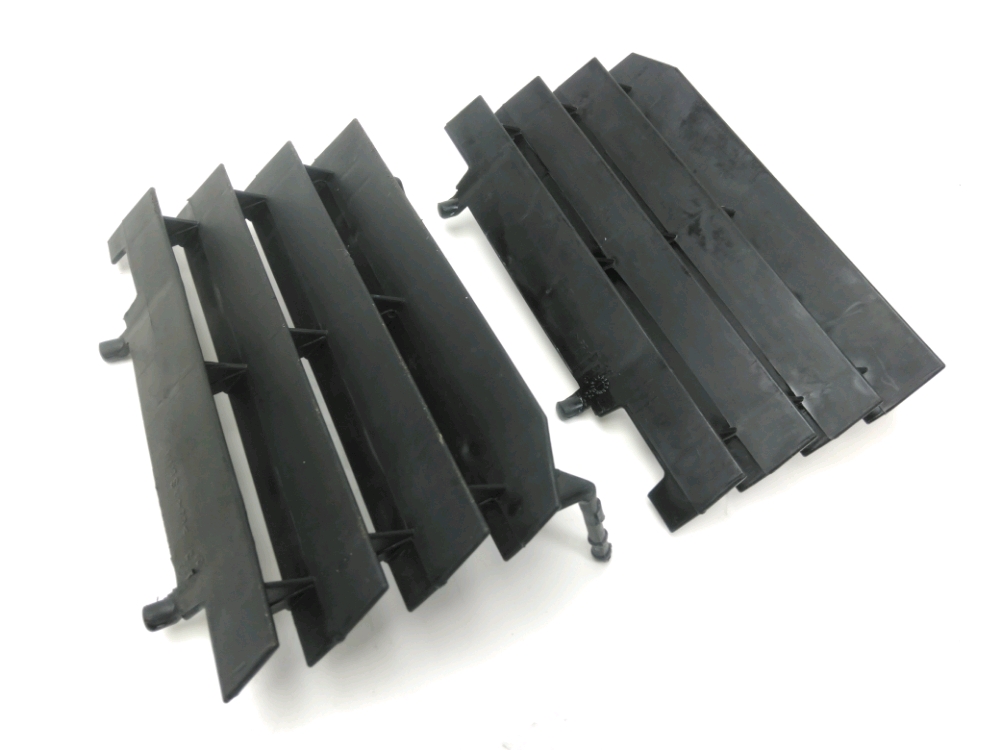 GRILLE DE RADIATEUR