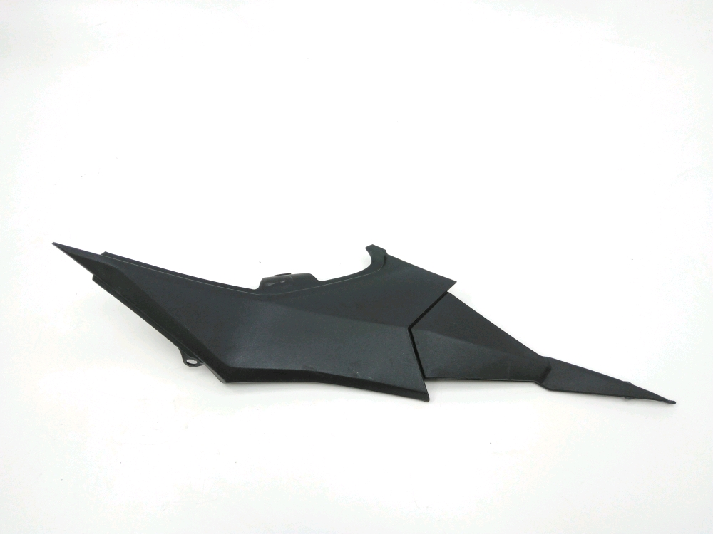 CACHE LATERAL DROIT