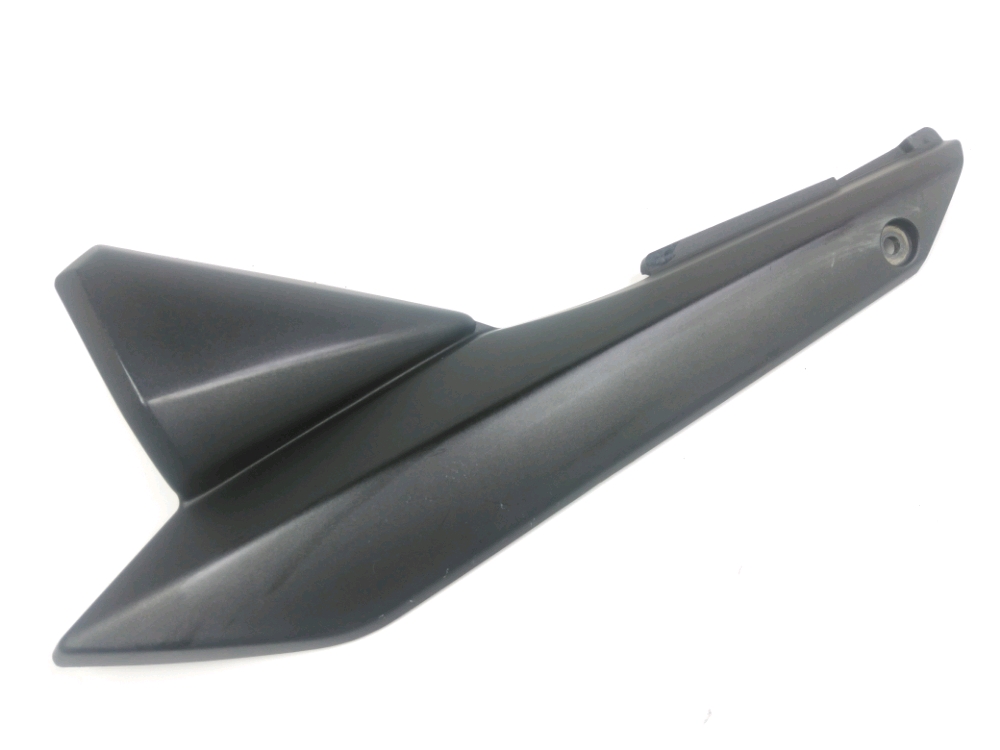 Cache lateral gauche