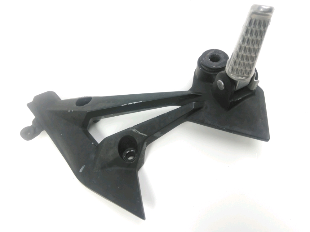 Platine et repose pieds arriere droit