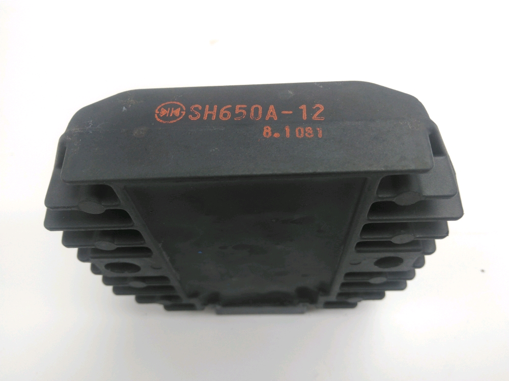 REGULATEUR DE TENSION