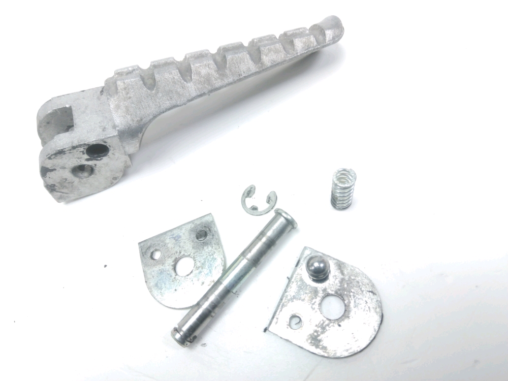 Repose pieds arriere droit